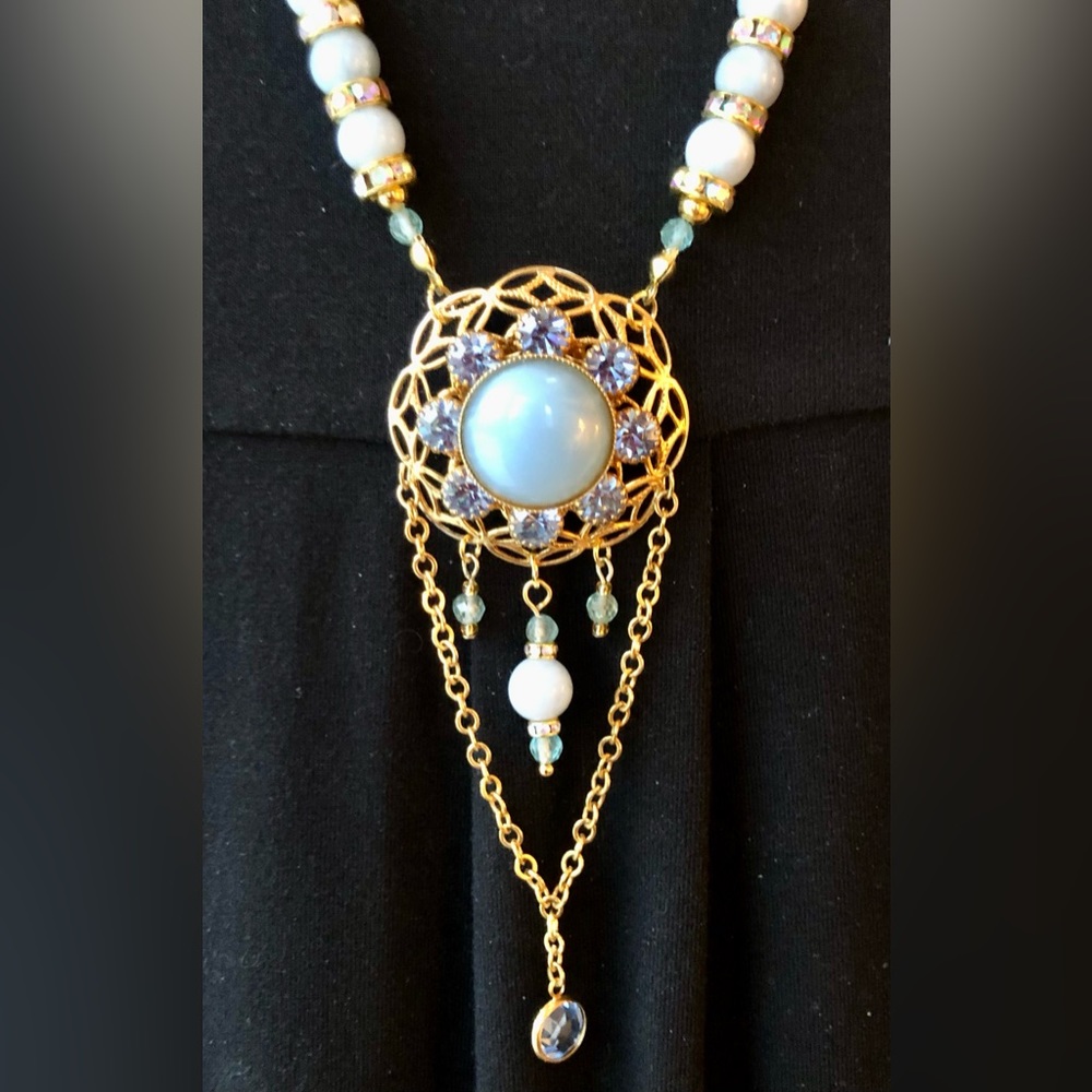 Semiprecious stones, sparkling glass - Picture 10 of 10